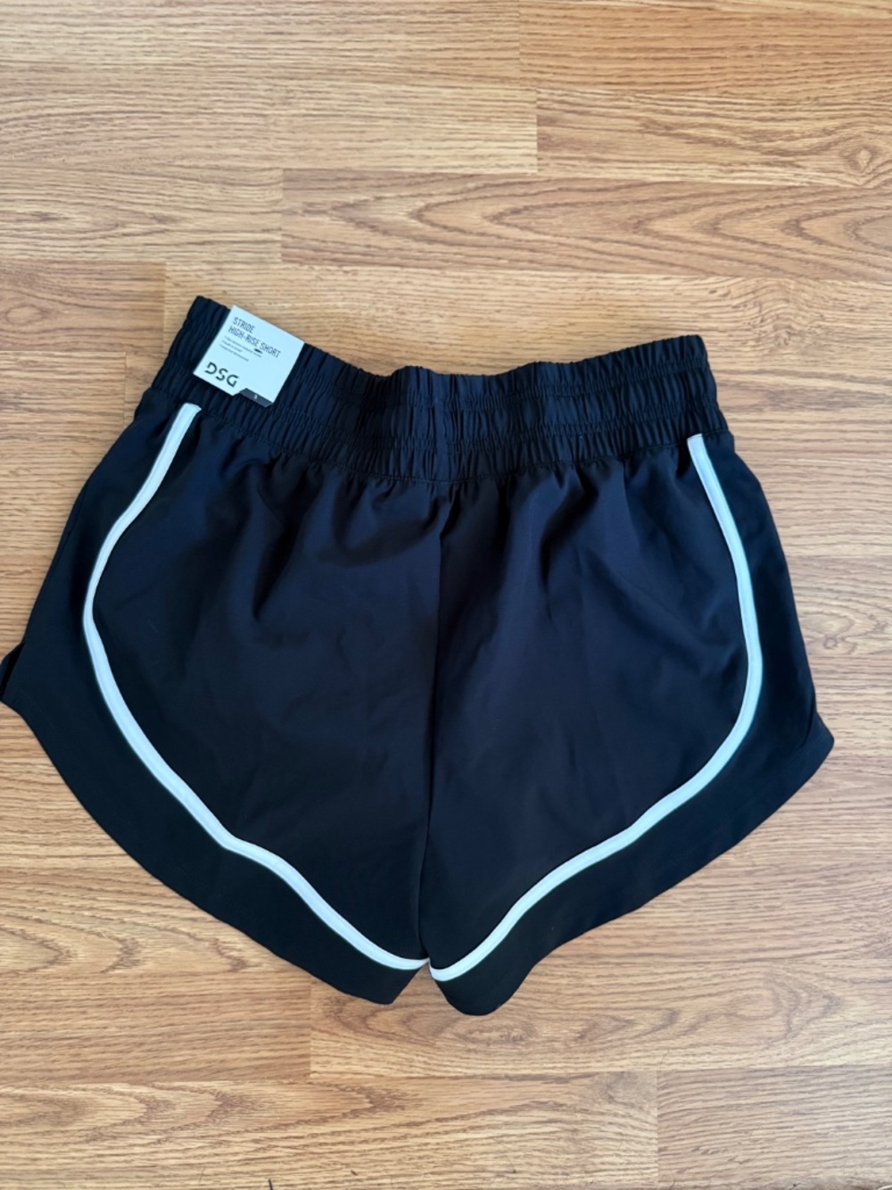NET DSG Stride High Rise Short S - Picture 2 of 3